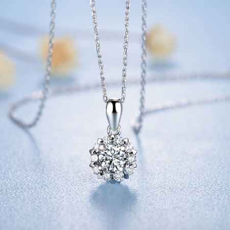 钻石项链的款式和寓意介绍